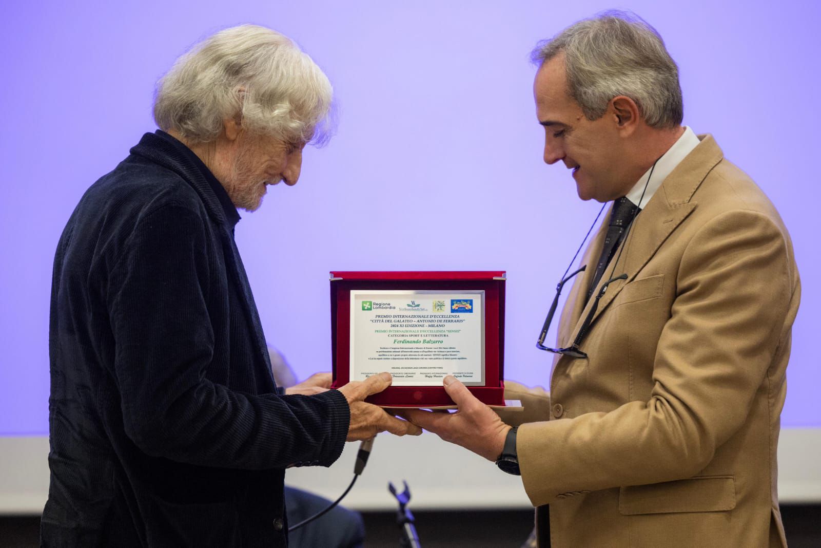 Conferito allo Scrittore Ferdinando Balzarro il Premio Internazionale d’Eccellenza “Città del Galateo” di VerbumlandiArt insignito della Medaglia del Presidente della Repubblica